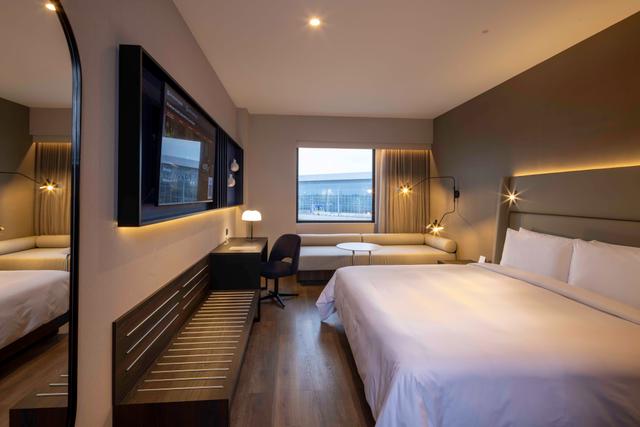 Wyndham Airport Hotel